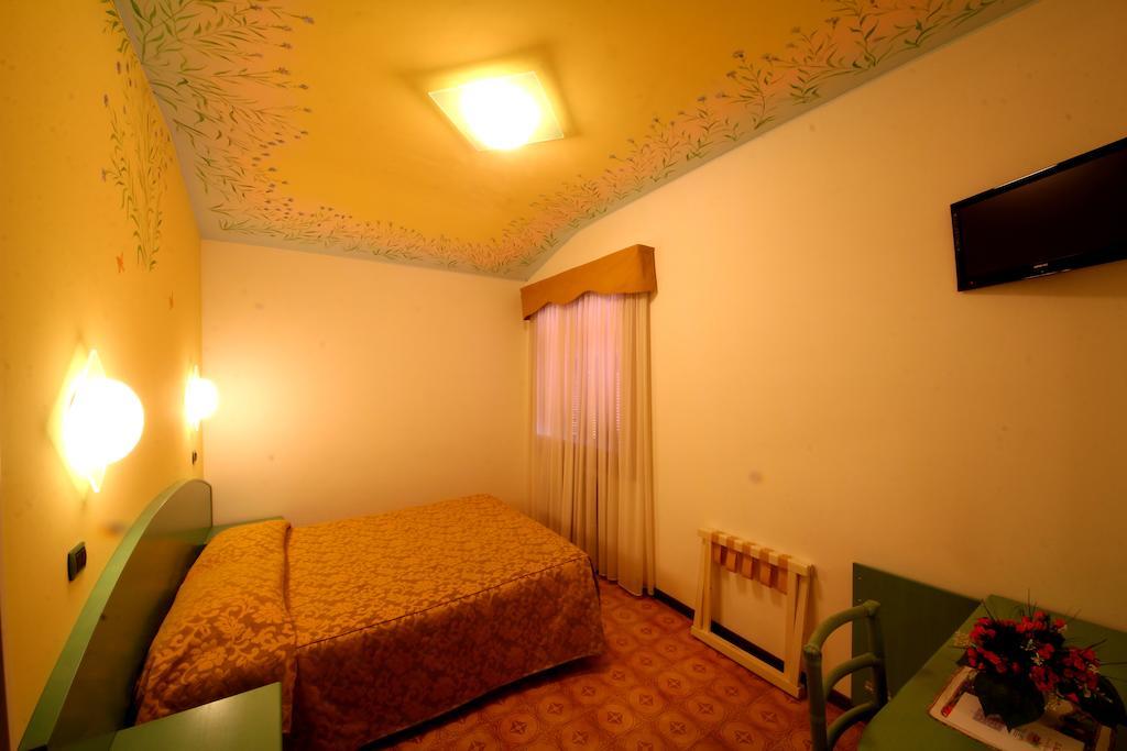 La Favorita Apricale B&B & Ristorante الغرفة الصورة