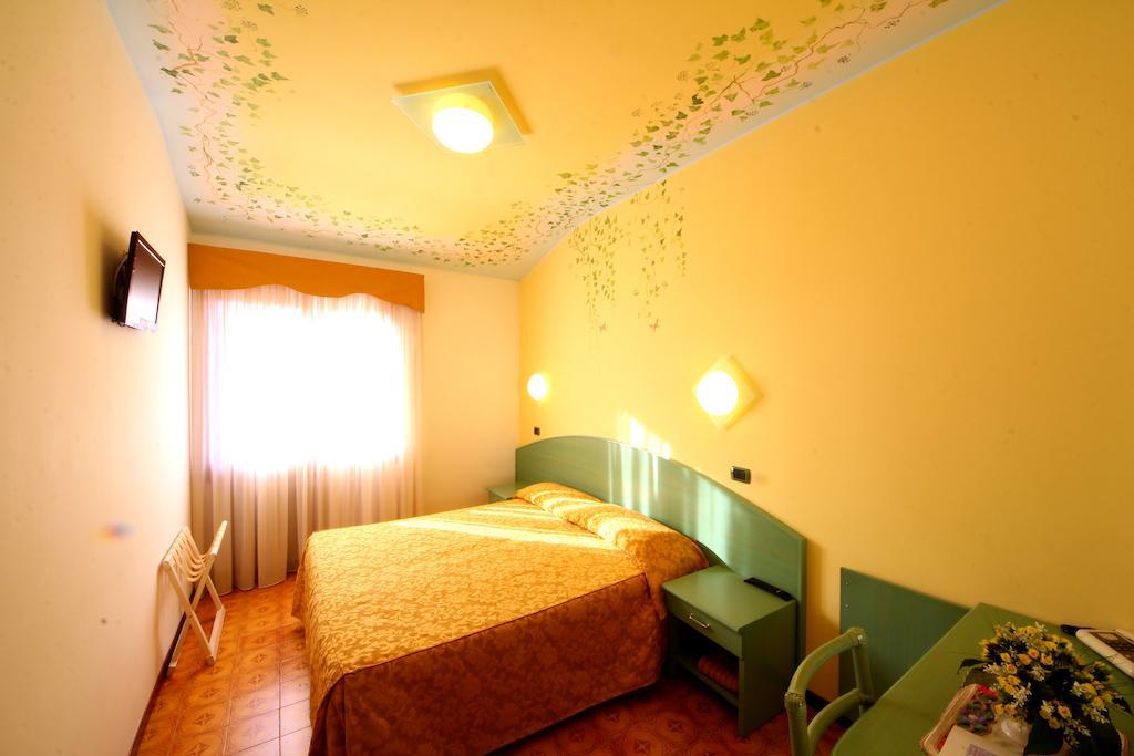 La Favorita Apricale B&B & Ristorante الغرفة الصورة